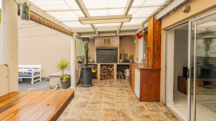 3 Bedroom Property for Sale in Westridge Western Cape